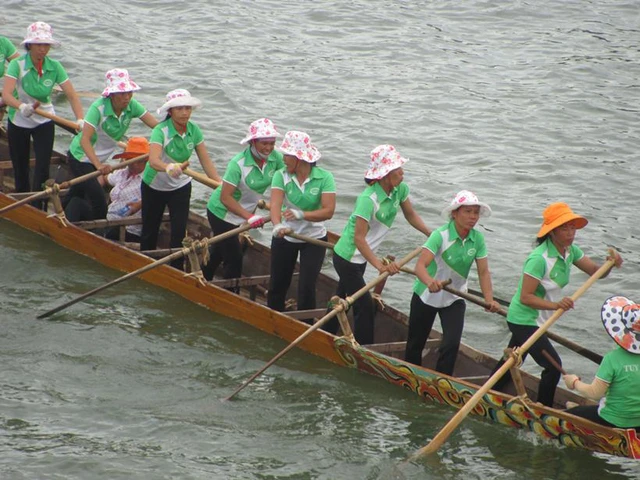  	Làng An Xá nổi tiếng với Lễ hội đua thuyền, mỗi lần về quê Đại tướng thường đi xem các đội bơi thi tài.