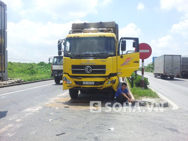 	Chiếc xe tải đâm vào xe con BKS: 16N - 2600