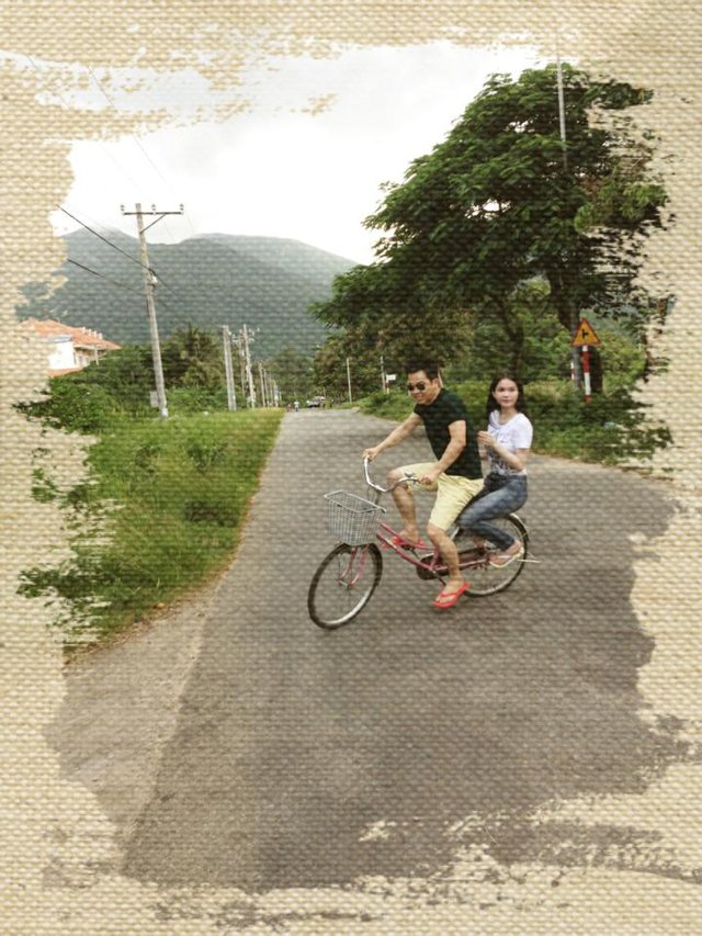 Vũ Khắc Tiệp cùng Ngọc Trinh tìm tuổi thơ bằng xe đạp