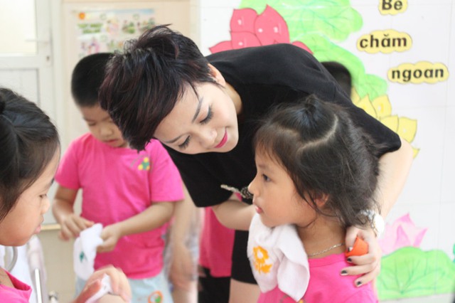 Chị em Thiều Bảo Trang làm cô nuôi dạy trẻ