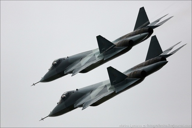 Màn trình diễn ấn tượng của Su-T-50, Su-35SM, Mi-28N tại MAKS 2013