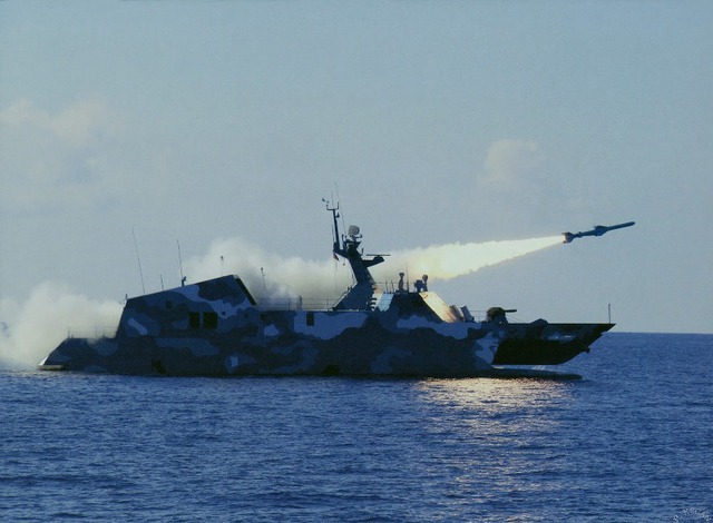 	Tàu tên lửa Type 022 lớp Hồ Bắc phóng tên lửa YJ-83