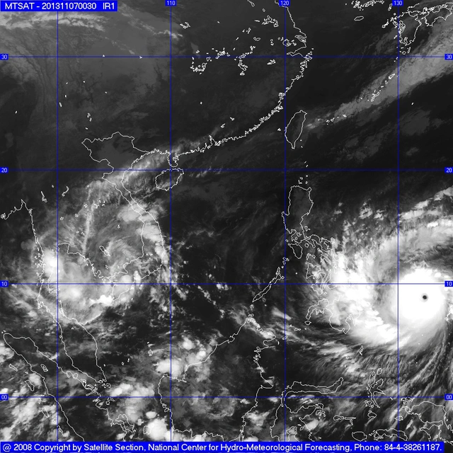 	Đường đi của bão Haiyan nhìn từ vệ tinh.