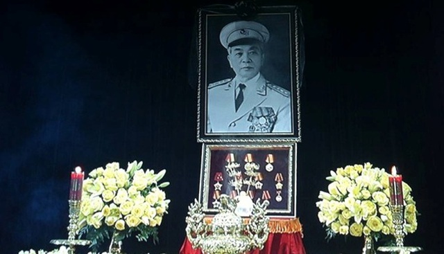 	Bàn thờ trang trọng của Đại tướng bên trong nhà tang lễ Quốc gia.