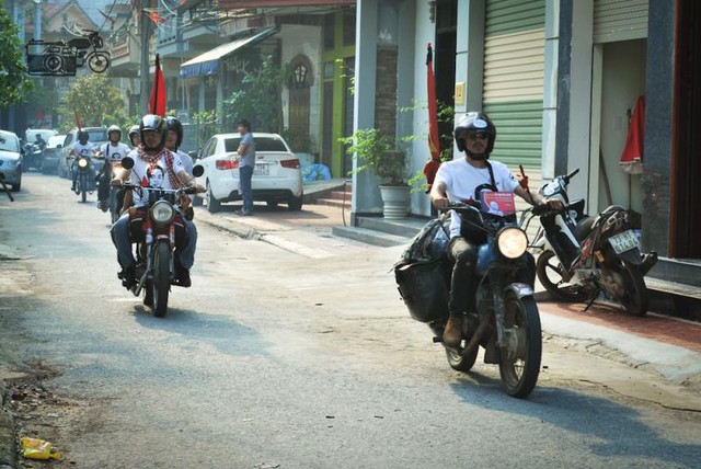 Cảm động chuyện đội xe thiết kế áo Đại tướng, bán làm từ thiện