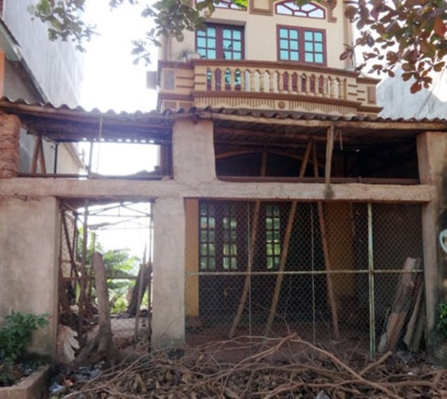 Ngôi nhà của gia đình Lê Văn Luyện giờ tan hoang.