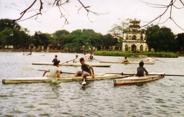 1973-1974,  am Hoan Kiem See Hanoi;     1973-1974, at Hoan Kiem Lake Hanoi;