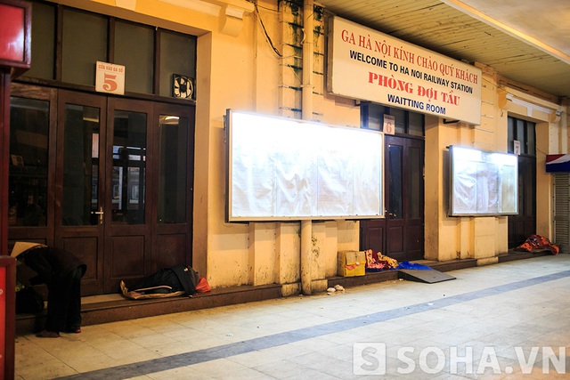 Ga Hà Nội , nơi tập trung nhiều người vô gia cư vào buổi đêm