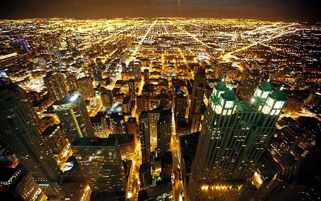 Toàn cảnh ban đêm của thành phố Chicago, Mỹ.