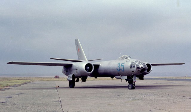 Máy bay ném bom IL-28