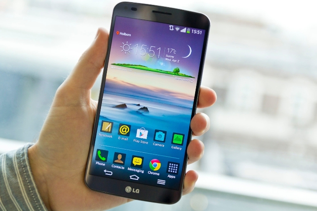 Điện thoại màn hình cong LG G Flex giảm giá 2 triệu đồng