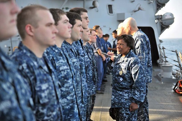 Hải quân Mỹ cũng có một mẫu rằn ri xanh nước biển, tuy nhiên đó là trang phục cho thủy thủ mặc khi làm việc trên tàu, không phải để dùng khi tác chiến trên mặt đất