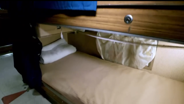 Giường ngủ trên tàu ngầm thỉnh thoảng được ví như ‘quan tài’.