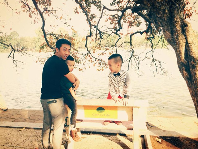 Những khoảnh khắc vui vẻ của gia đình Hồ Ngọc Hà - Cường đô la tại Hồ Gươm