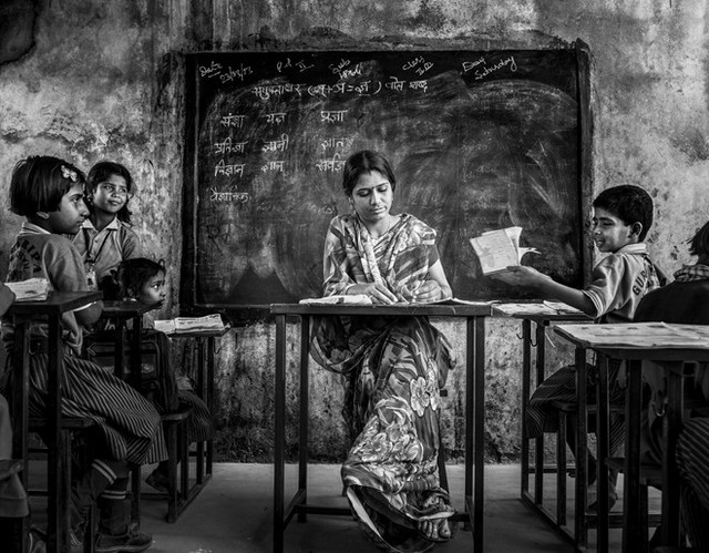 Bức ảnh có tên Lớp học tại Ấn Độ  của nhiếp ảnh gia Ali Al Zaid đã đoạt giải nhất.