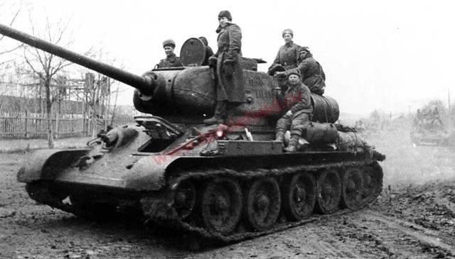 T-34/85 luôn dễ dàng thích nghi các địa hình khó khăn lầy lội