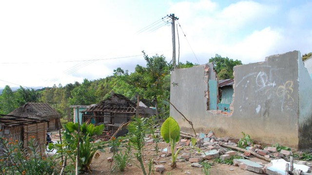 Làng Bút Tưa với gần 20 nóc nhà nay chỉ còn lại đống đổ nát - Ảnh: Trường Trung