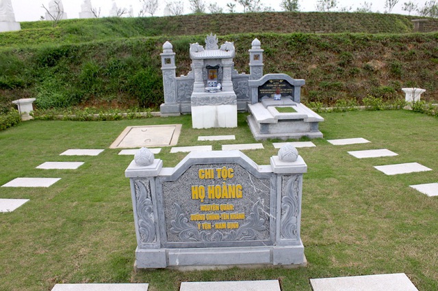 Các phần mộ trong công viên Thiên Đức Vĩnh Hằng
