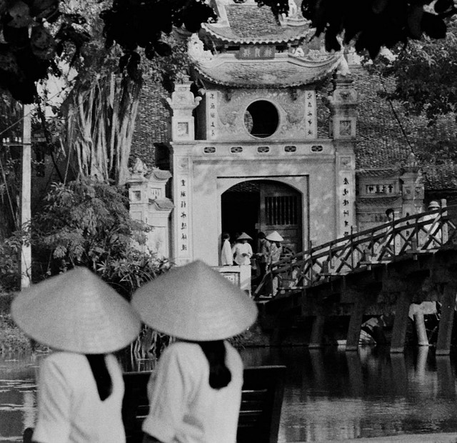 Cầu Thê Húc - Đền Ngọc Sơn, một trong những biểu tượng tuyệt vời của thủ đô Hà Nội.