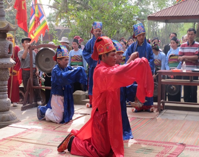 Các vị cao niên làm lễ