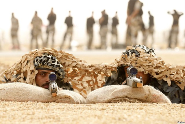 Các thành viên của Lực lượng đặc nhiệm Ả-rập Xê-út tham gia một khóa huấn luyện ở Darma, tây Riyadh.