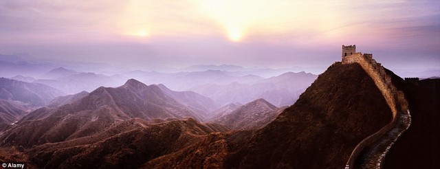 Great Wall của Trung Quốc, Trung Quốc: Con rồng đá dệt 6.500 km trên đỉnh núi và lao sâu vào hẻm núi.  Nhưng lộng lẫy của nó ẩn lịch sử đầy biến động của nó