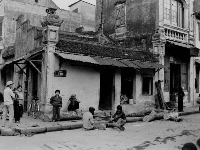 Một hàng thợ mộc trên phố Tô Tịch.