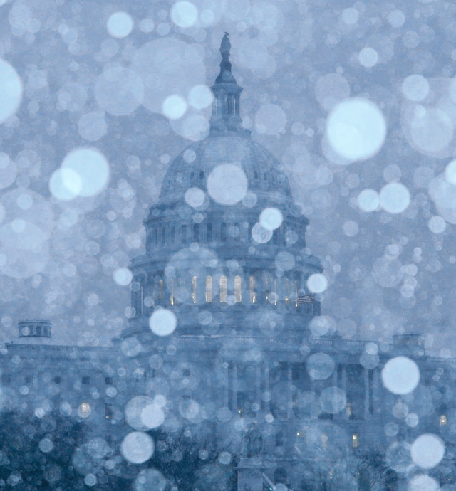Tuyết rơi trên đồi Capitol ở Washington, Mỹ.