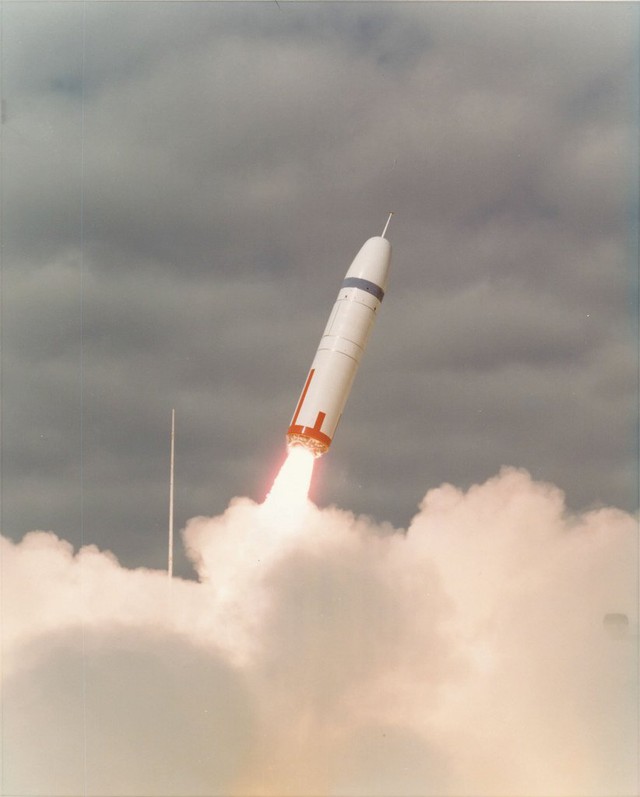 Tên lửa đạn đạo được phát triển như là một biện pháp ngăn chặn một cuộc tấn công hạt nhân. Loại tên lửa này có thể bay từ New York tới Moscow và có thể phá hủy một thành phố lớn gấp 12 lần Washington D.C. Chúng có thể mang theo đầu đạn hạt nhân và thông thường.