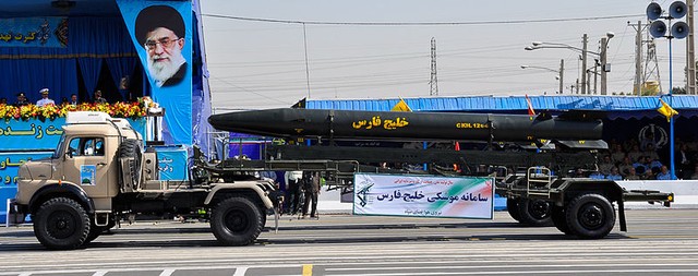 Tên lửa Khalij Fars đang được di chuyển
