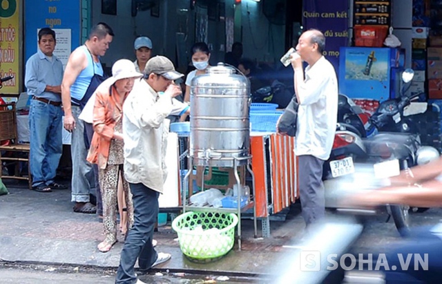 ...mà nó còn thể hiện nét đẹp về tình người giữa Sài Gòn hối hả.