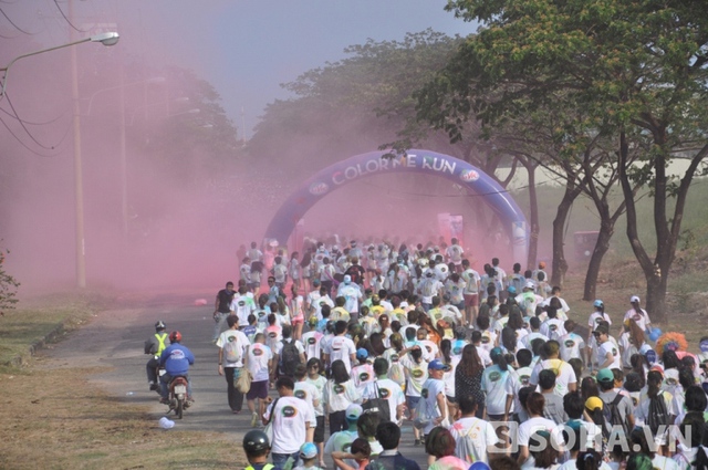 Đây là sự kiện chạy bộ mới lạ kết hợp với âm nhạc và màu sắc, lần đầu tiên được tổ chức tại Việt Nam! Với mục tiêu kết nối cộng đồng, đặc biệt là giới trẻ và thúc đẩy phong trào sống vui khoẻ.