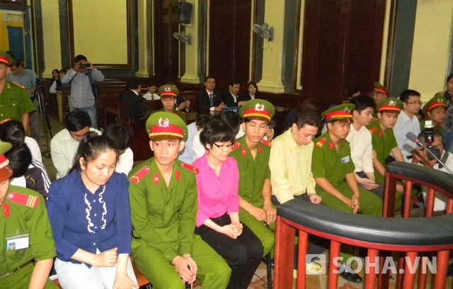 Phiên xét xử bị cáo Huỳnh Thị Huyền Như và các đồng phạm trong buổi chiều ngày 10/1 nóng lên với các câu hỏi của luật sư xác định trách nhiệm của ngân hàng Vietinbank