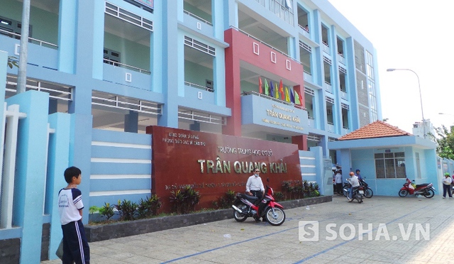 Lãnh đạo Trường THCS Trần Quang Khải cho biết, do không có hồ bơi nên phía nhà trường đã ký hợp đồng với một công ty dạy bơi có trụ sở tại quận Phú Nhuận để dạy.