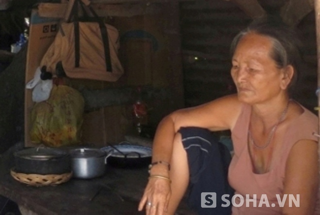 Bà Nguyễn Thị Đặng, bà nội cháu H. kể lại sự việc