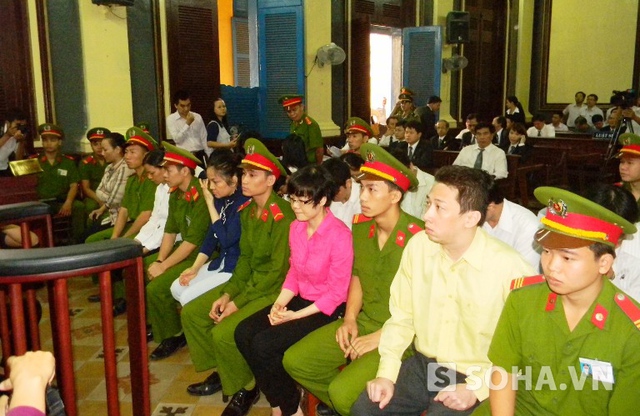Bị cáo Phạm Văn Chí  trong vụ án Huyền Như và các đồng phạm lừa đảo gần 4000 tỷ đã được HĐXX cho phép về trước để vào chăm sóc mẹ đang bị bệnh nặng trong bệnh viện.