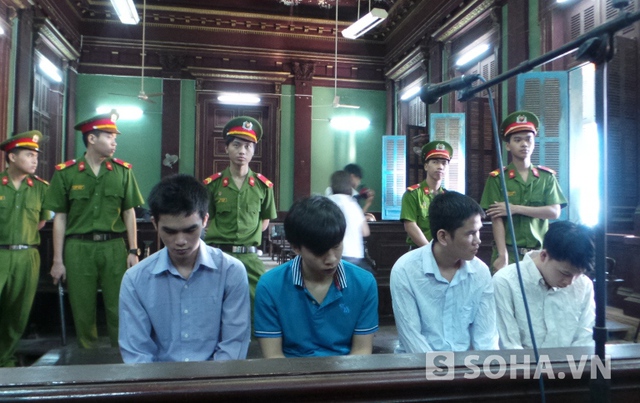 4 bị cáo có mặt tại phiên tòa