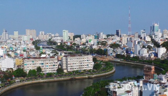Nhiêu Lộc - Thị Nghè trước đây từng được coi là dòng kênh chết nhưng nay đã trở nên trong và xanh là nơi tập thể dục cũng như sinh hoạt công đồng của người dân thành phố.