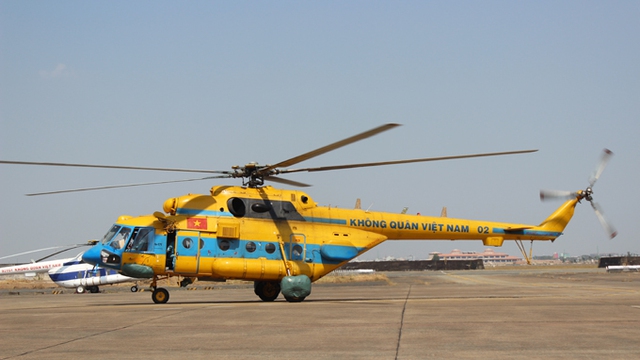 Ngoài ra, còn có 2 trực thăng cứu hộ Mi-171 số hiệu 02, 04, trực thăng Mi-171 có tầm bay 495km, tốc độ 250km/giờ) (Ảnh tư liệu)