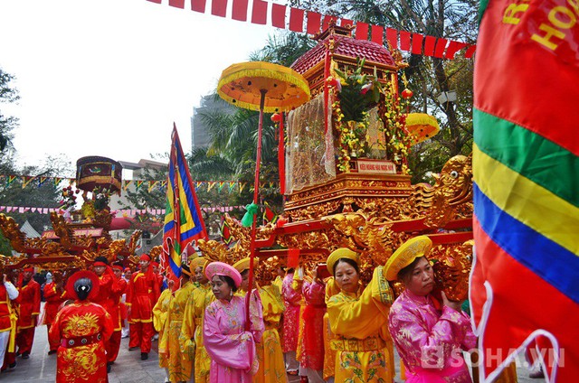Kiệu Vua Quang Trung và Công chúa Ngọc Hân tiến vào lễ đài