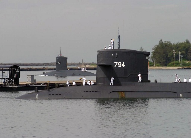  	Tàu ngầm Hải Long số hiệu 793 và Hải Hổ số hiệu 794 của Đài Loan