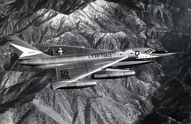 Máy bay ném bom B-58