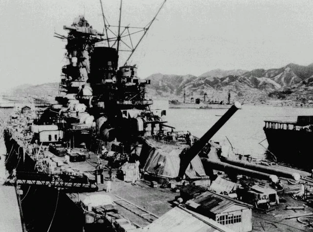 Trên boong tàu Yamato