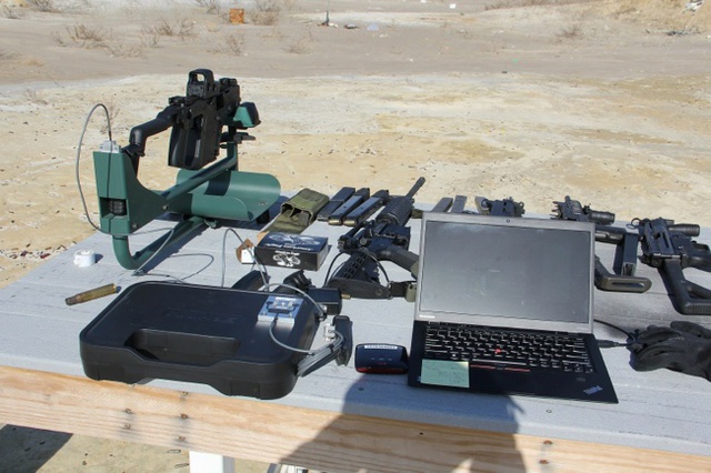 Bộ thiết bị để đo sức giật của súng