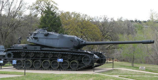 M103 có kích thước lớn hơn M1 dù nhẹ hơn