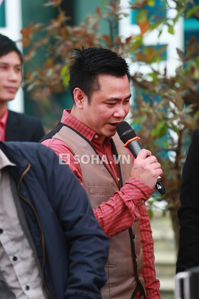 Nghệ sĩ Tự Long cũng góp mặt với vai trò MC trong đám cưới.