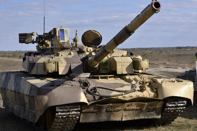 Xe tăng T-84 Oplot hiện đại nhất của Ukraine cũng tham gia tập trận.