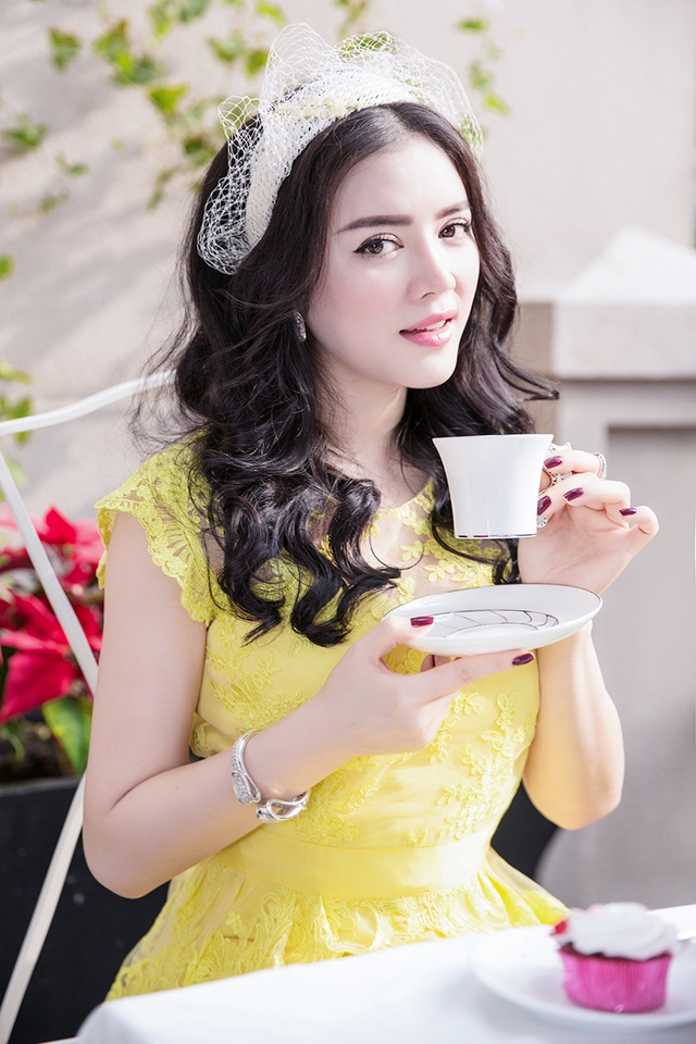 
	Photo: Dương Nguyên; Makeup: Minh Lộc; Location: Lynk Boutique 30  Đồng Khởi