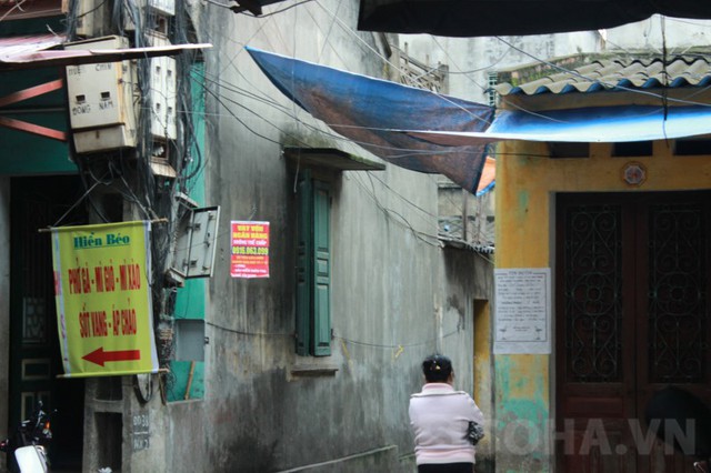 Nhiều người dân không khỏi ngậm ngùi khi nhìn hai chữ Tin buồn thông tin về đám tang em Lộc