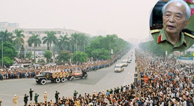 Ngày Đại tướng ra đi - Người Việt như gần nhau hơn trong nỗi đau chung của dân tộc.